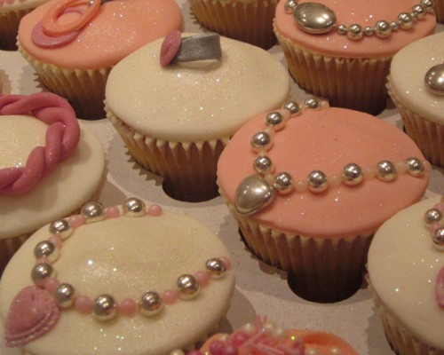 girls_rings_and_necklaces_cup_cakes